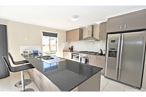 Property photo of 19 Nicola Place Lavington NSW 2641
