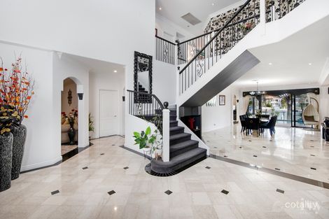 32 King Arthurs Ct, Paradise Point, QLD 4216