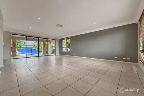 Property photo of 3 Lee Anne Crescent Helensvale QLD 4212