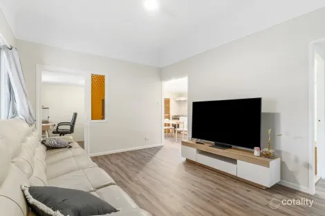 Property photo of 1 Snelling Street Park Avenue QLD 4701