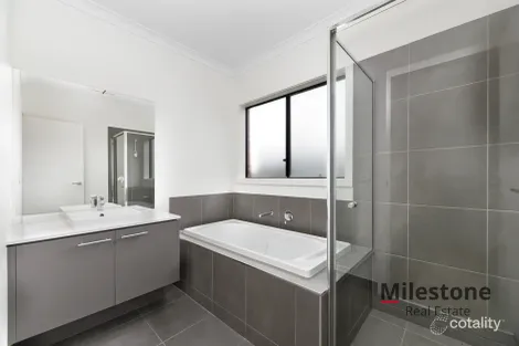 Property photo of 43 Kernot Parade Clyde VIC 3978