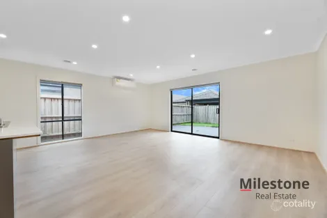 Property photo of 43 Kernot Parade Clyde VIC 3978