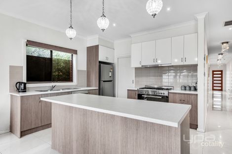 Property photo of 4 Zealous Way Craigieburn VIC 3064