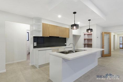Property photo of 3 Compton Way Clyde North VIC 3978
