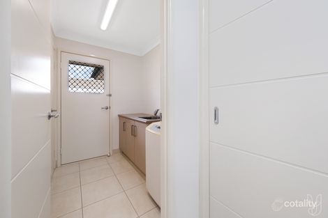 Property photo of 18 Dune Circle Lammermoor QLD 4703