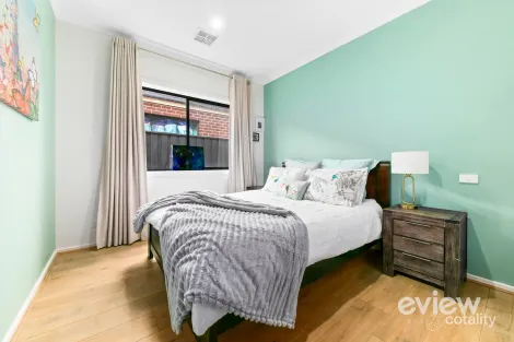 Property photo of 18 Nutmeg Parade Manor Lakes VIC 3024