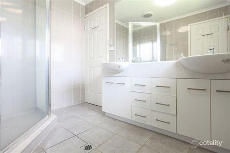 Property photo of 10 Highland Court Beaconsfield QLD 4740