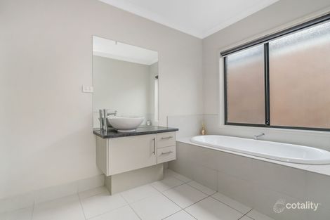 Property photo of 42 Sienna Way Pakenham VIC 3810