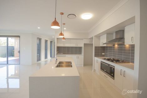 Property photo of 8 Kamira Road Wadalba NSW 2259