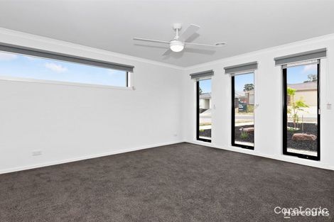 Property photo of 31 Meadowlea Crescent Pakenham VIC 3810