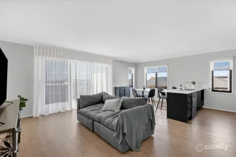 Property photo of 1 Beverly Way Armstrong Creek VIC 3217