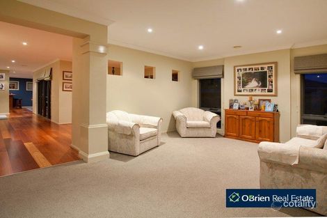 Property photo of 9 Azure Place Narre Warren South VIC 3805