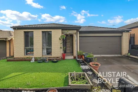 Property photo of 27 Obrien Parade Pakenham VIC 3810
