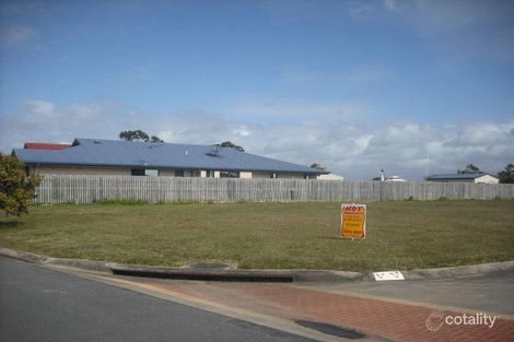 1 Lucinda St, Glenella, QLD 4740