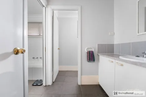 Property photo of 17 Spofforth Place Kelso NSW 2795