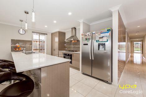 Property photo of 19 Omeara Crescent Cranbourne East VIC 3977