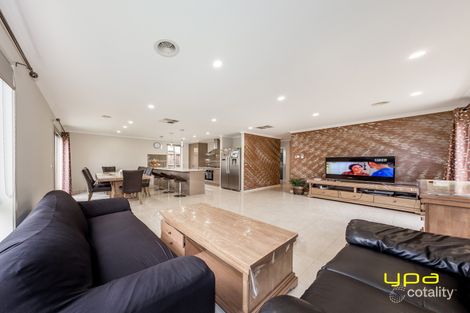Property photo of 19 Omeara Crescent Cranbourne East VIC 3977
