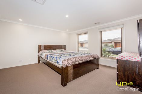 Property photo of 19 Omeara Crescent Cranbourne East VIC 3977