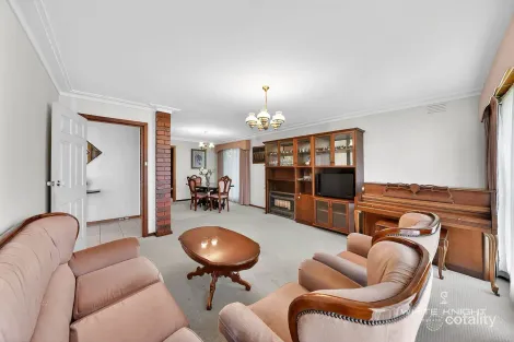 Property photo of 5 Highcombe Crescent St Albans VIC 3021