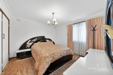 Property photo of 5 Highcombe Crescent St Albans VIC 3021