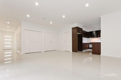 Property photo of 2 Virtue Way Craigieburn VIC 3064