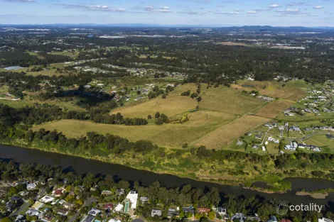 Property photo of 5 Waterfront Drive Karalee QLD 4306