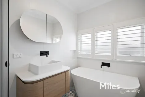 Property photo of 213 Waterdale Road Ivanhoe VIC 3079