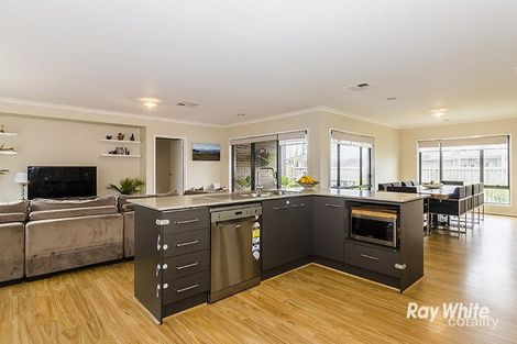 Property photo of 32 Quarters Boulevard Cranbourne West VIC 3977