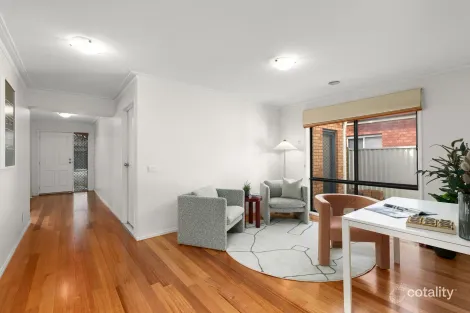 Property photo of 15 Pine Valley Rise Craigieburn VIC 3064