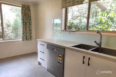 Property photo of 24 Fosbery Crescent Viewbank VIC 3084