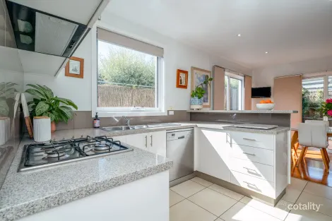 Property photo of 13A Baden Powell Drive Frankston South VIC 3199