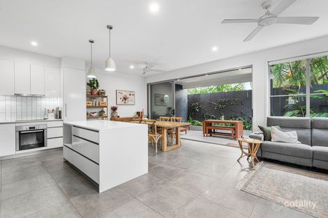 Property photo of 2/8 Milton Lane Coorparoo QLD 4151