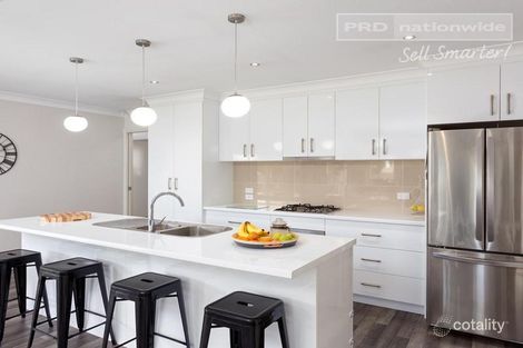 Property photo of 8 Preston Crescent Lloyd NSW 2650