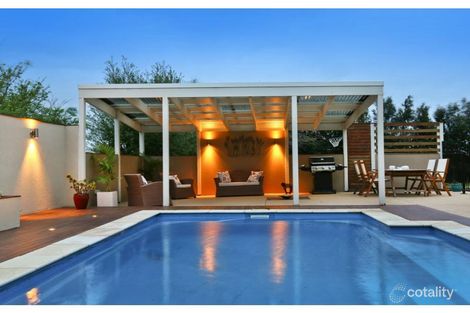 Property photo of 10 St Ives Drive Narre Warren South VIC 3805