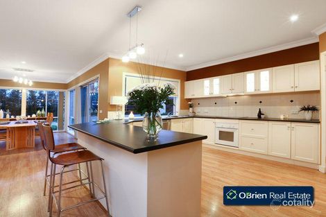 Property photo of 10 St Ives Drive Narre Warren South VIC 3805