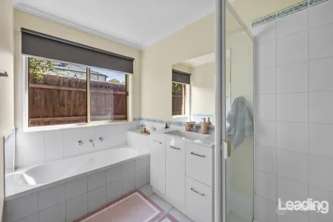 Property photo of 15 Donelly Close Sunbury VIC 3429