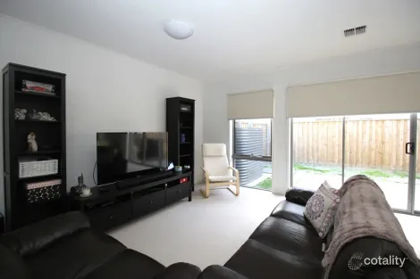 Property photo of 21 Reflection Drive Wantirna South VIC 3152