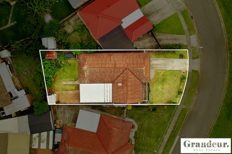 Property photo of 31 Biloolo Road Green Valley NSW 2168