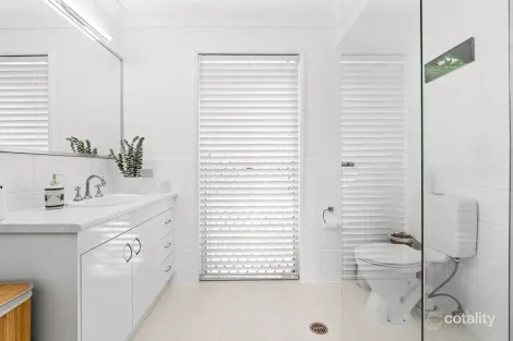 Property photo of 2 Forsyth Place Wellington Point QLD 4160