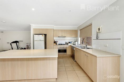 Property photo of 17 Stapehill Court Deer Park VIC 3023
