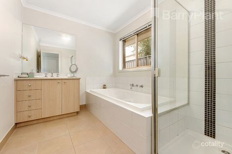 Property photo of 17 Stapehill Court Deer Park VIC 3023