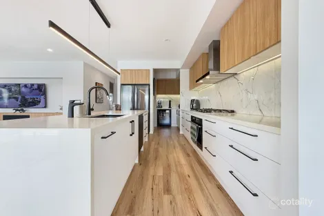 Property photo of 11 Mayfair Crescent Baringa QLD 4551