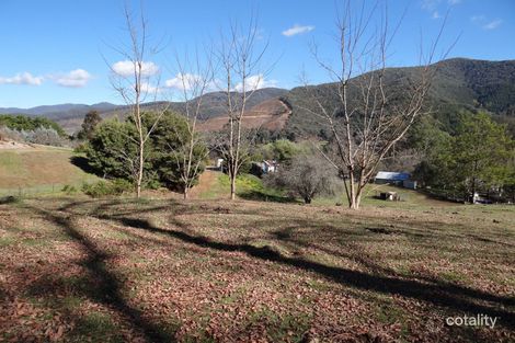 17 School Rd, Wandiligong, VIC 3744