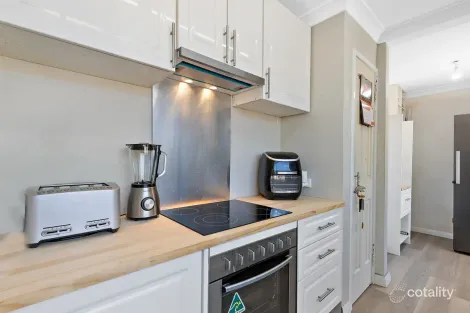 Property photo of 31 Bickner Way Parmelia WA 6167