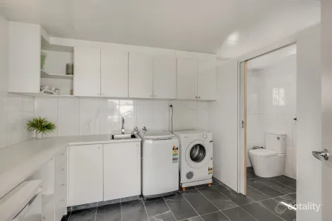 Property photo of 33 Gleeson Crescent Harlaxton QLD 4350