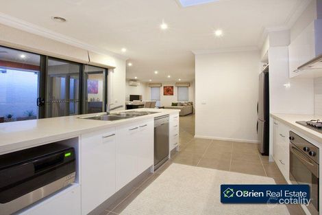 Property photo of 34 Cresthaven Boulevard Berwick VIC 3806