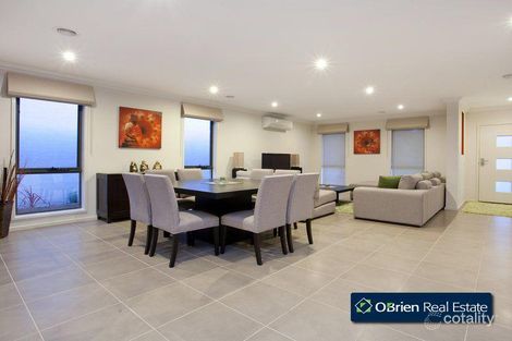 Property photo of 34 Cresthaven Boulevard Berwick VIC 3806
