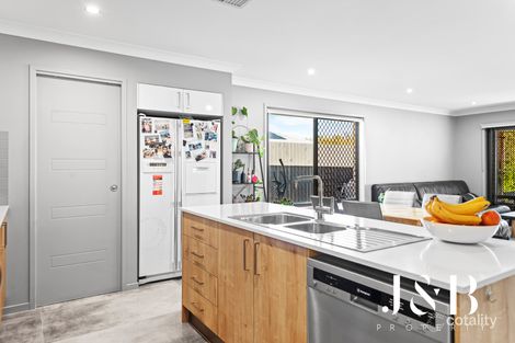 Property photo of 20 Acacia Place Spring Mountain QLD 4300