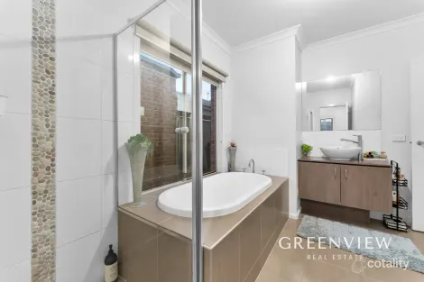 Property photo of 7 Gladiolus Circuit Cranbourne North VIC 3977