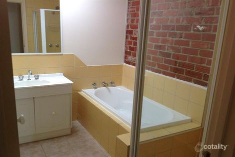 Property photo of 1/266 Greaves Street North Werribee VIC 3030